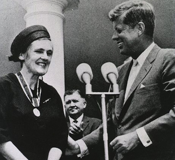 Frances Kelsey pictured with John F Kennedy